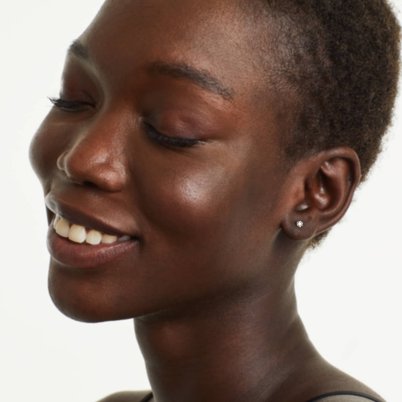 أقراط أزرا مويسانيتي|0.5 قيراط