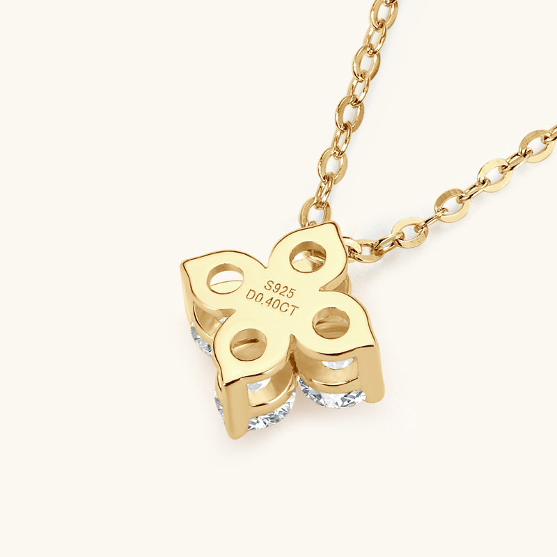 قلادة فريحة من المويسانايت