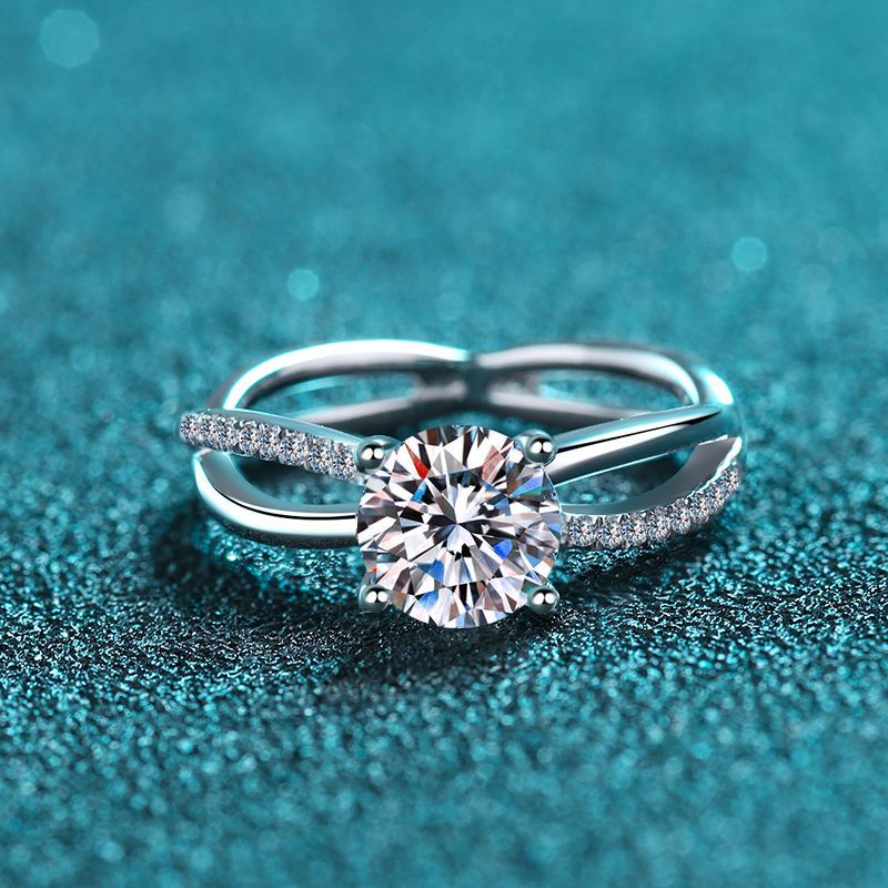 Rand Moissanite Ring