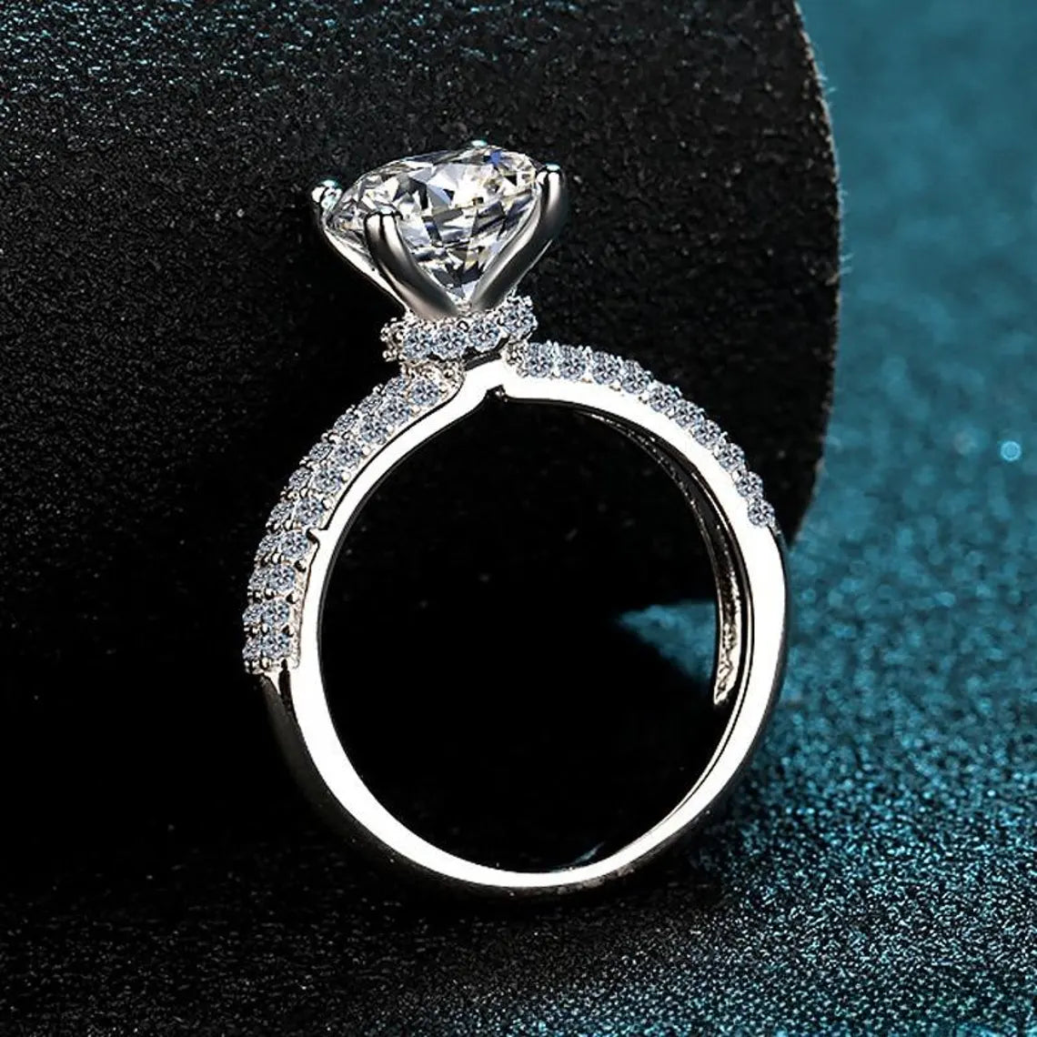 Narin Moissanite Ring