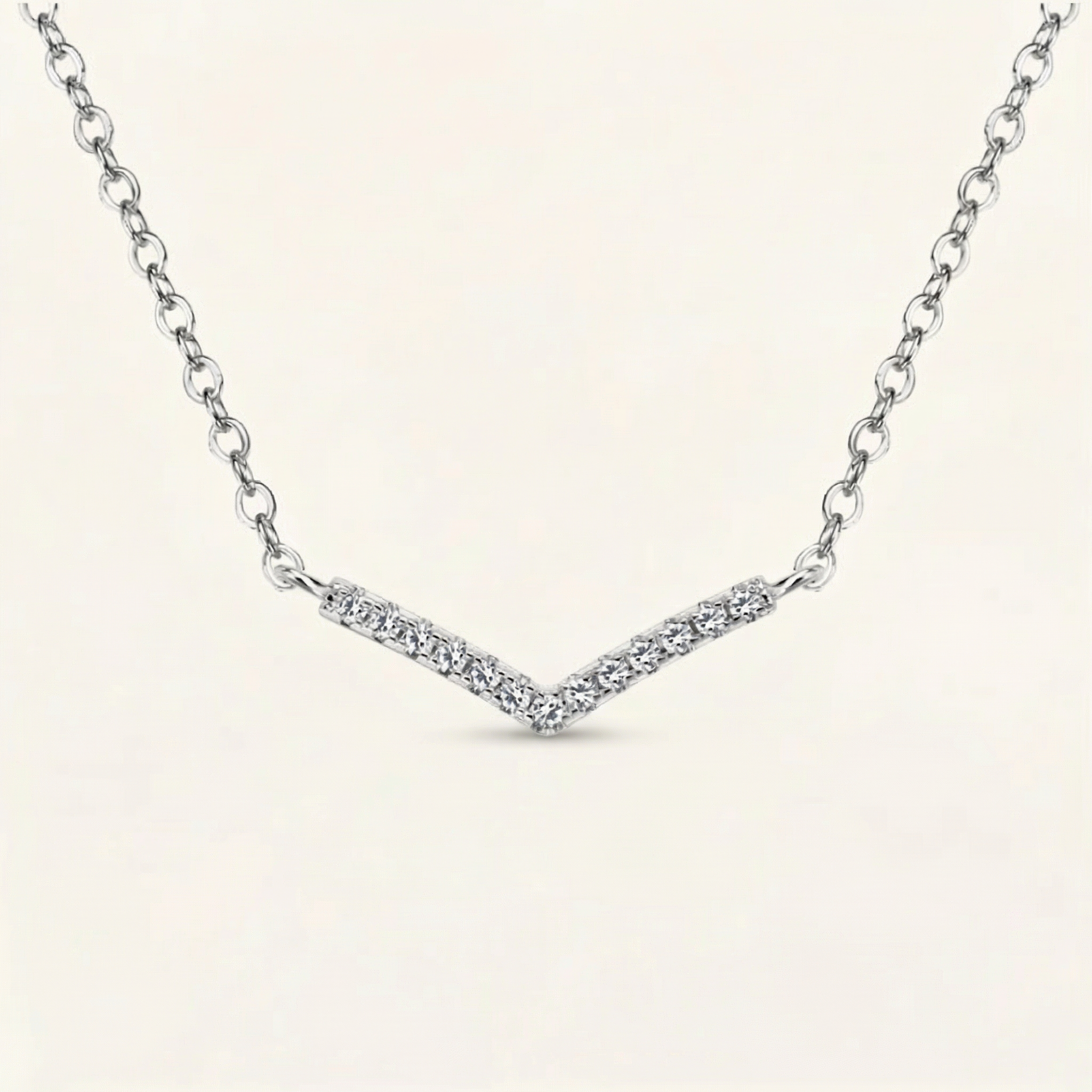 قلادة أصيلة مويسانيتي