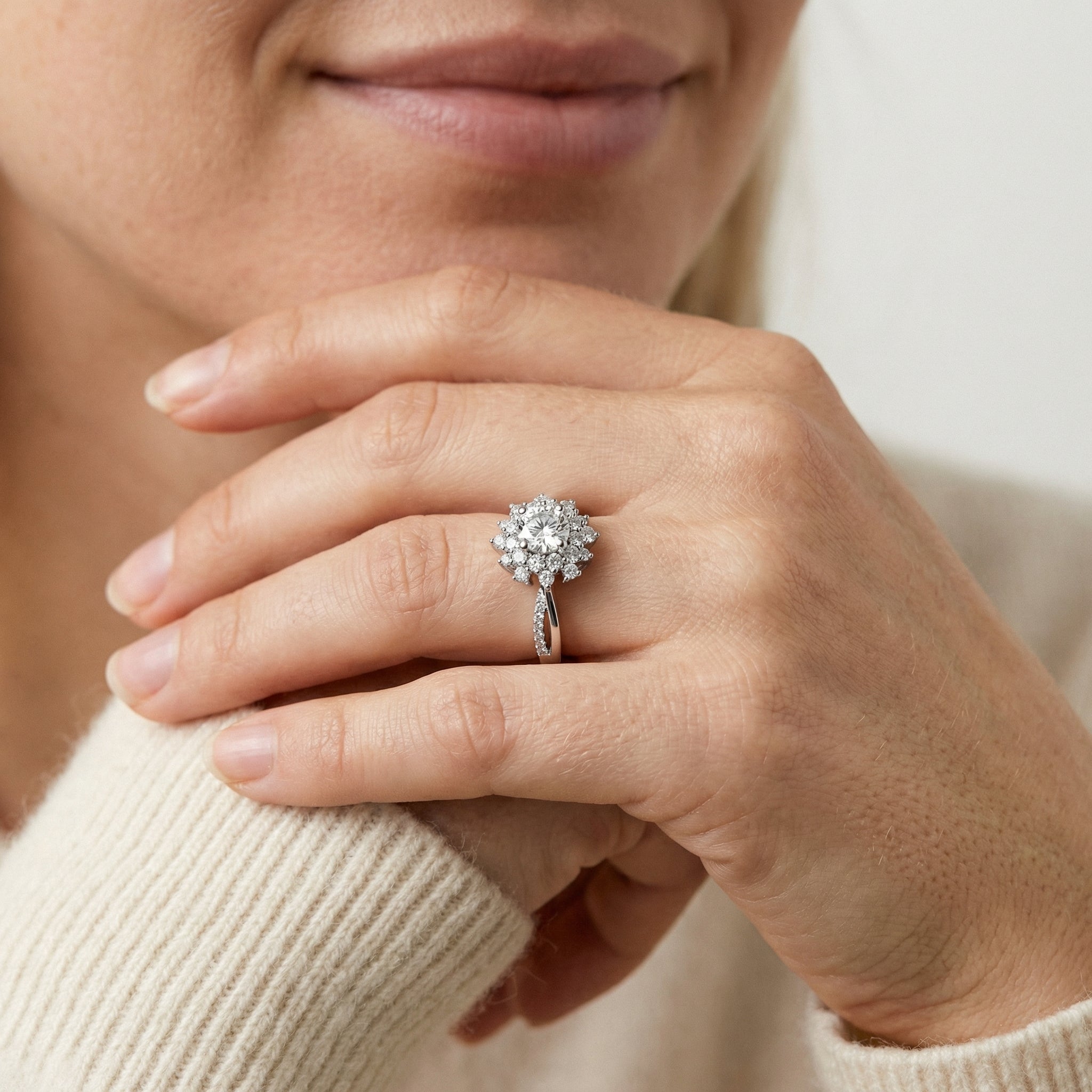 Nujoud Moissanite Ring